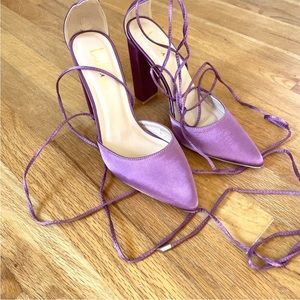 Simply gorgeous pair of lavender heels 👠 in great condition